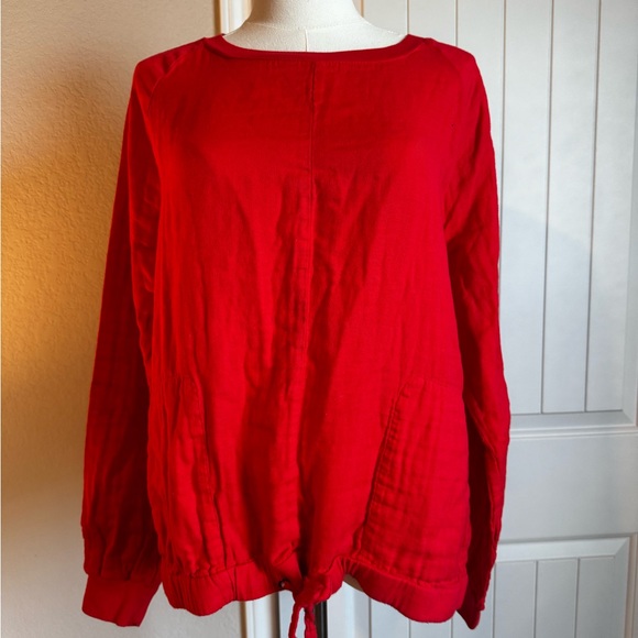 ❣️3 for $15 🛍️ Bright red Banana Republic top with pockets! Size Medium - Picture 1 of 5